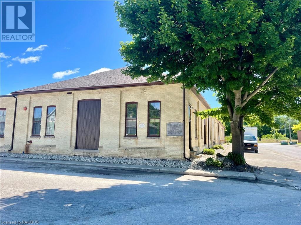 106 Colborne Street N, Walkerton, Ontario N0G 2V0 (26409043) Royal