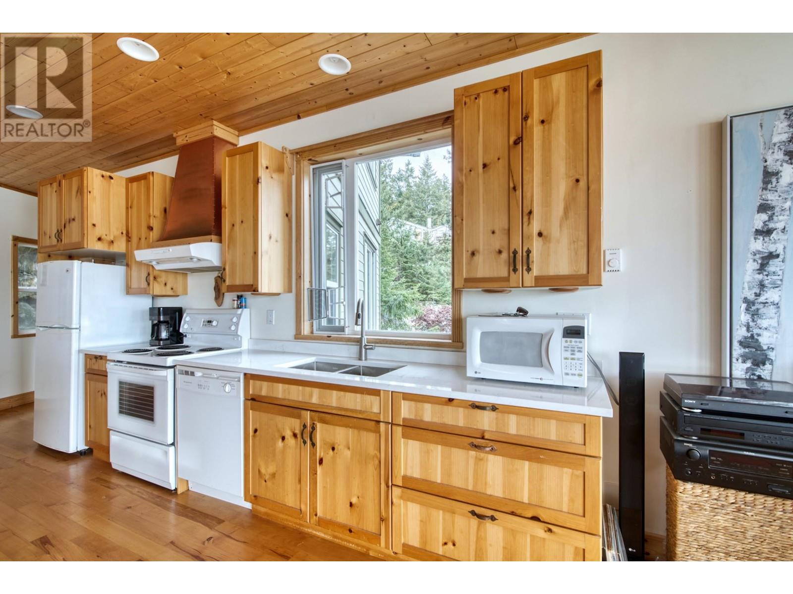 280 Arbutus Reach Road, Gibsons, British Columbia  V0N 1V8 - Photo 10 - R2841234
