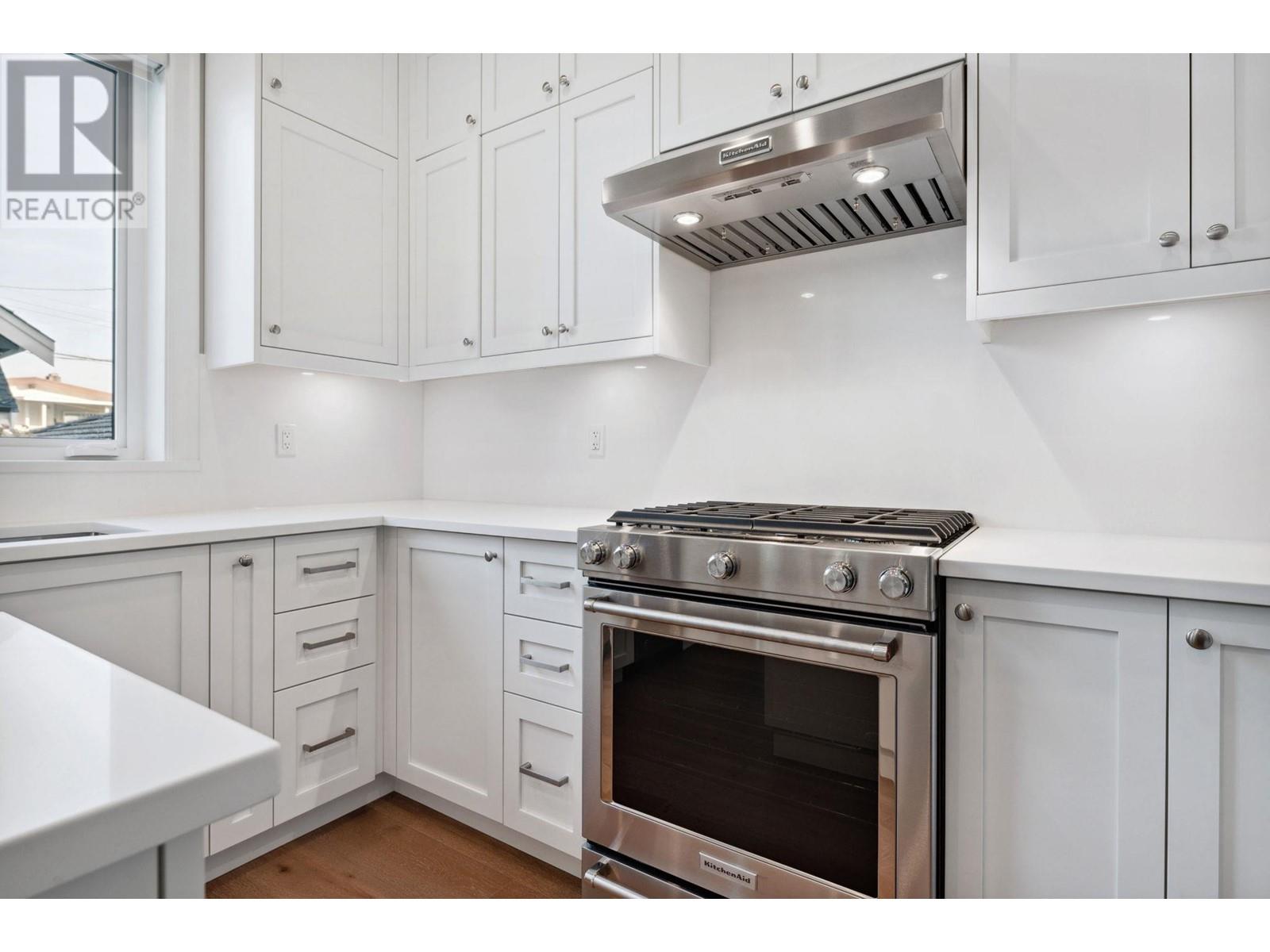 7032 Stirling Street, Vancouver, British Columbia  V5P 4H5 - Photo 9 - R2841457