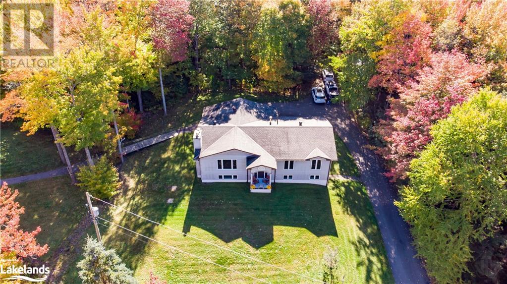 1518 Lone Pine Drive, Bracebridge, Ontario  P1L 1X4 - Photo 2 - 40529315