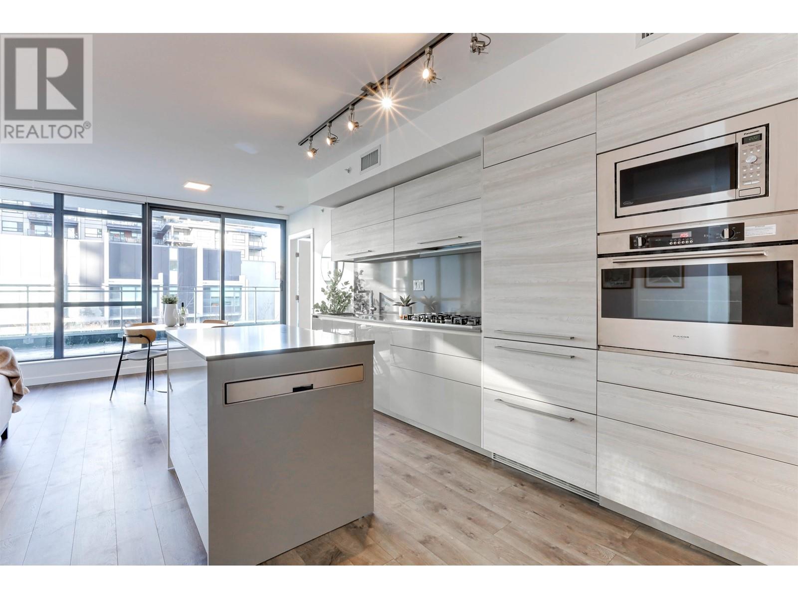301 4488 Juneau Street, Burnaby, British Columbia  V5C 0M4 - Photo 3 - R2841687