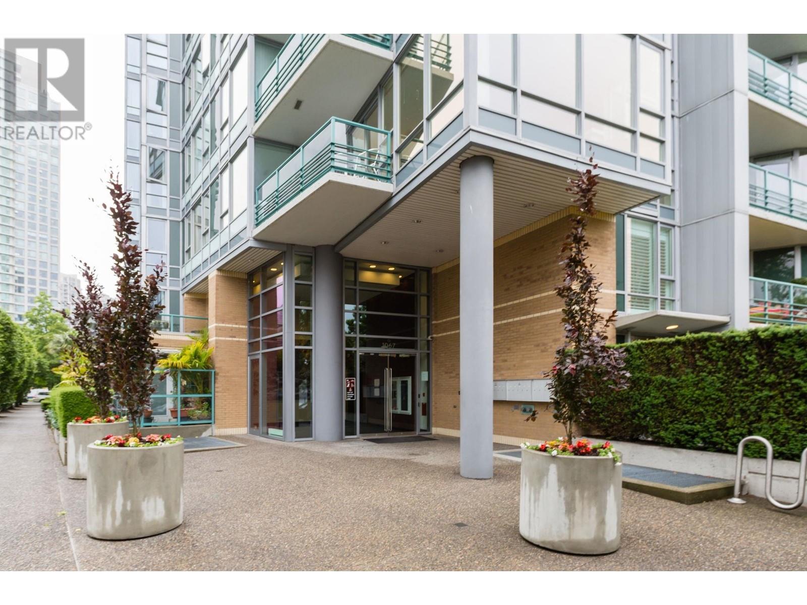 1003 1067 Marinaside Crescent, Vancouver, British Columbia  V6Z 3A4 - Photo 2 - R2841869