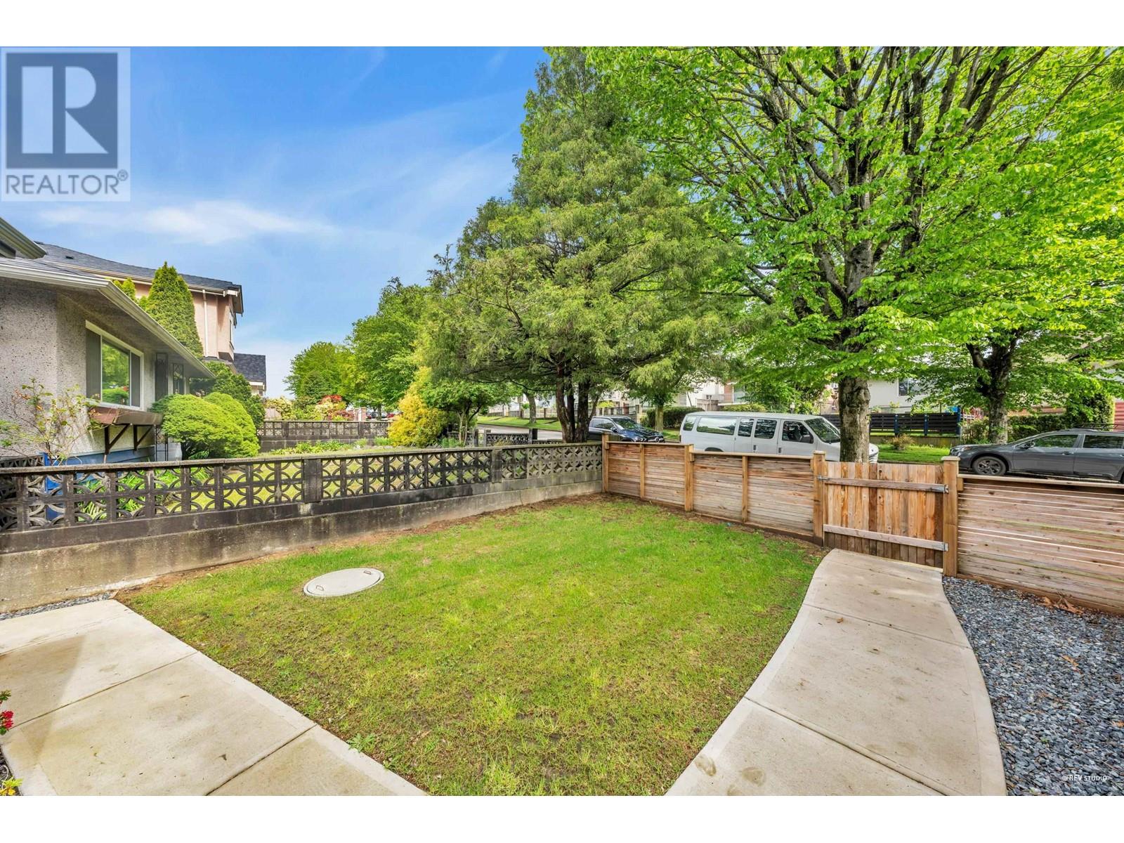 Listing Picture 20 of 35 : 3596 MONMOUTH AVENUE, Vancouver / 溫哥華 - 魯藝地產 Yvonne Lu Group - MLS Medallion Club Member