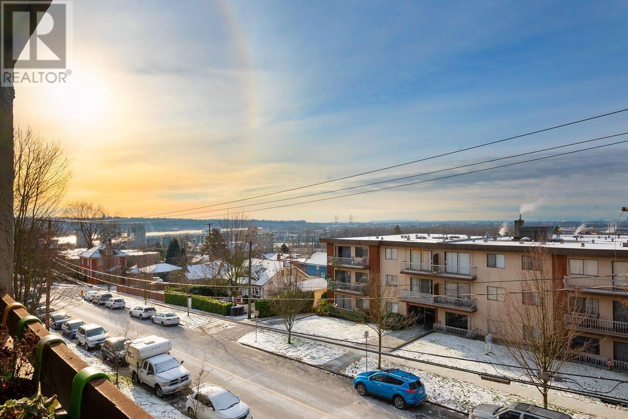 304 515 Eleventh Street, New Westminster, British Columbia  V3M 4G4 - Photo 3 - R2842376