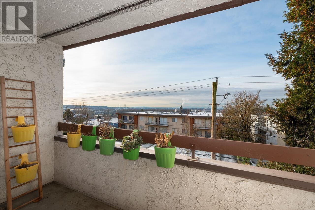 304 515 Eleventh Street, New Westminster, British Columbia  V3M 4G4 - Photo 5 - R2842376