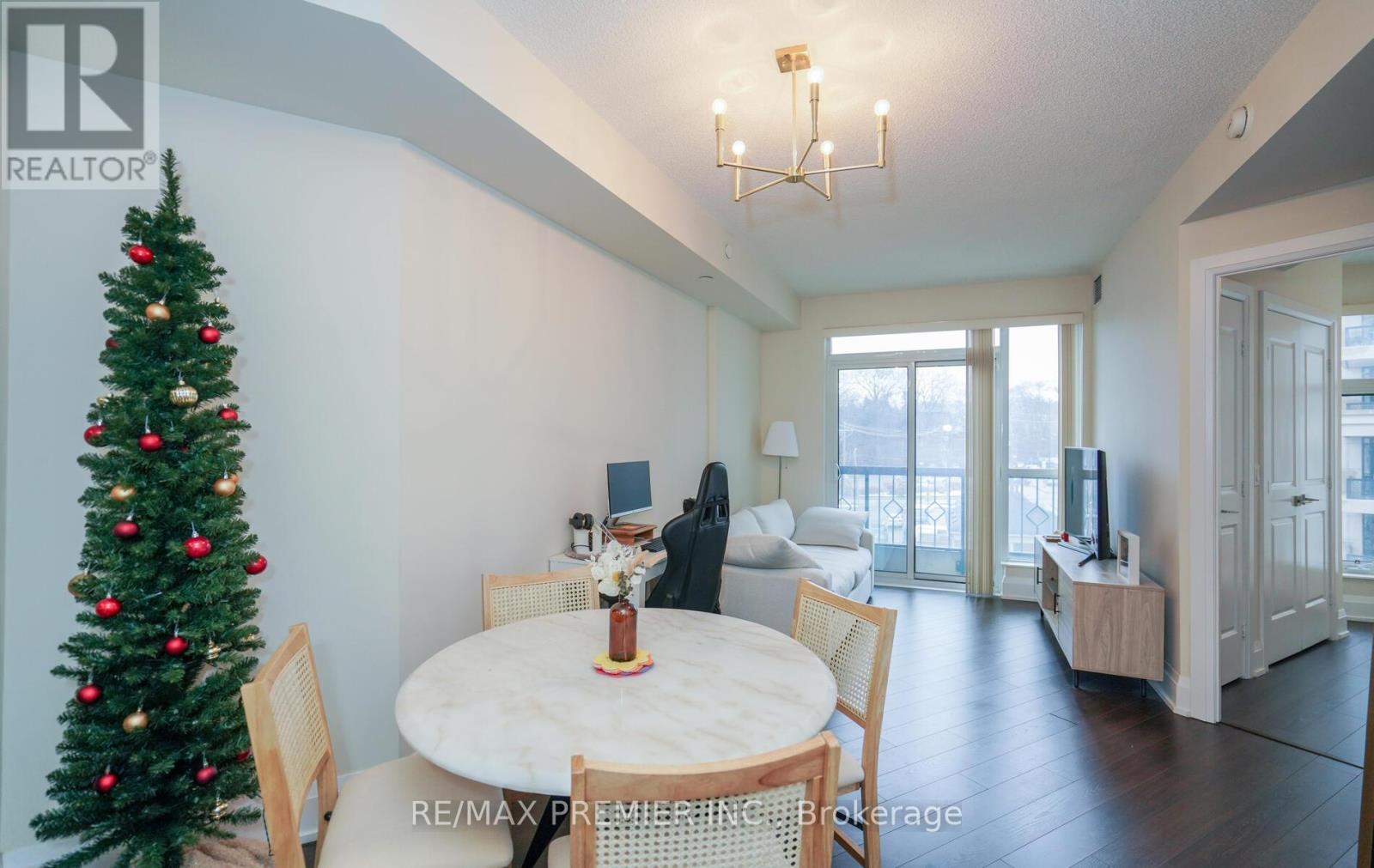 #303 -2 Old Mill Dr, Toronto, Ontario  M6S 0A2 - Photo 8 - W7404600