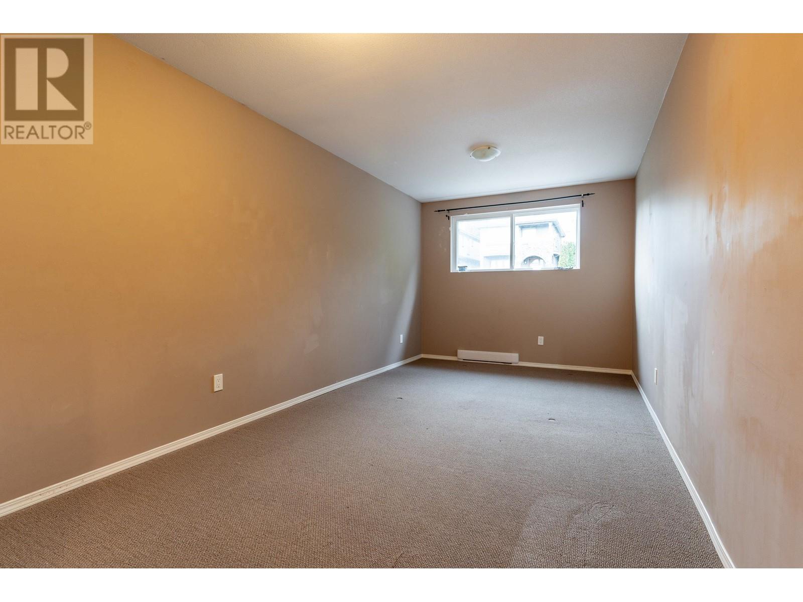 104 N Holdom Avenue, Burnaby, British Columbia  V5B 1K3 - Photo 12 - R2842369