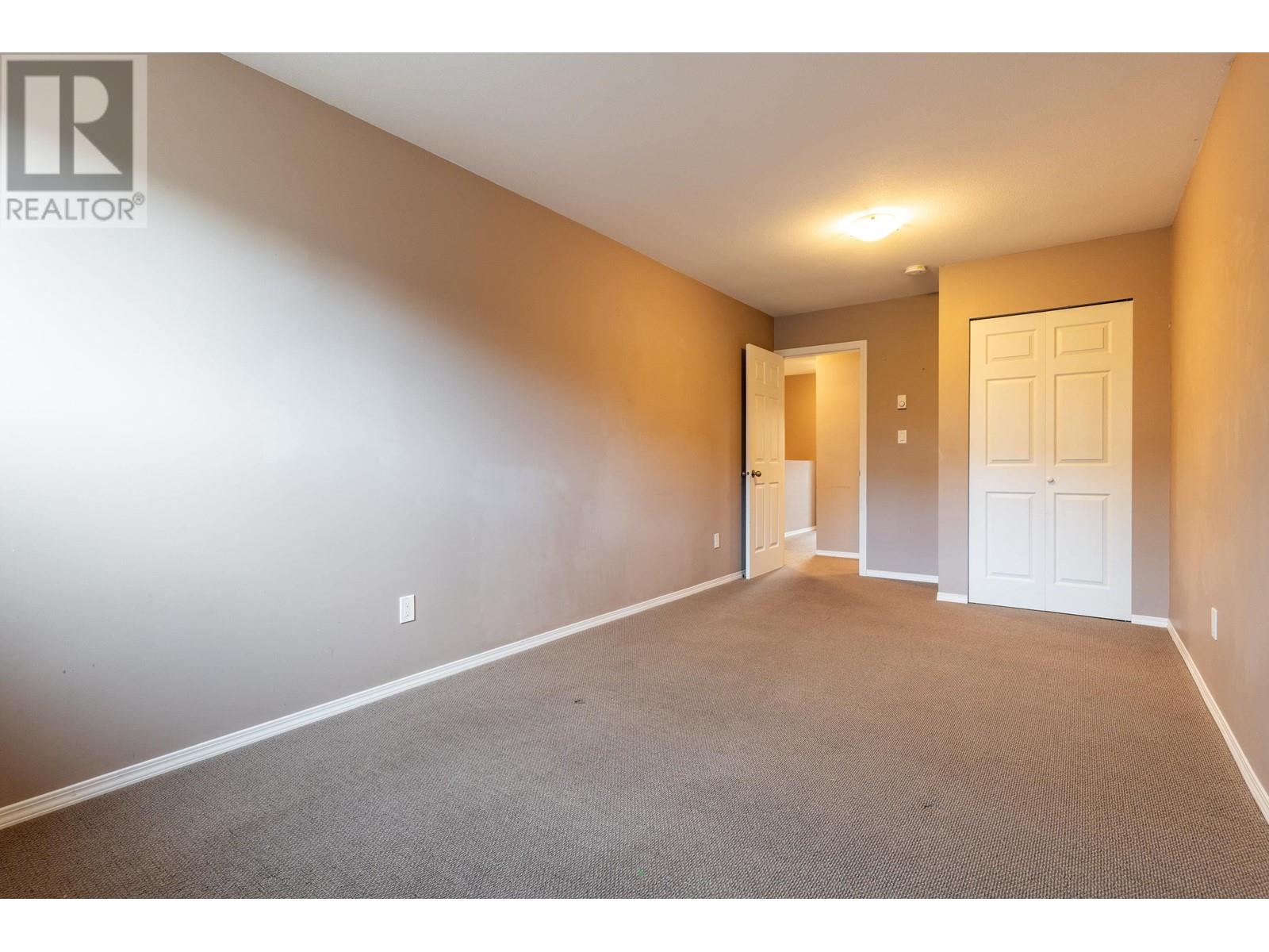 104 N Holdom Avenue, Burnaby, British Columbia  V5B 1K3 - Photo 13 - R2842369