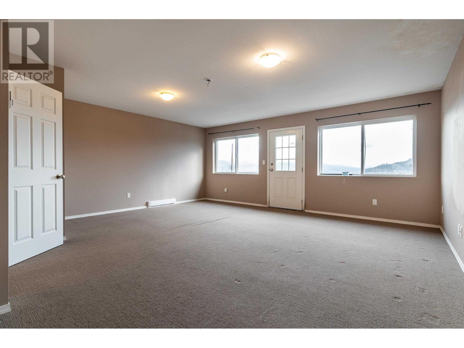 104 N Holdom Avenue, Burnaby, British Columbia  V5B 1K3 - Photo 7 - R2842369