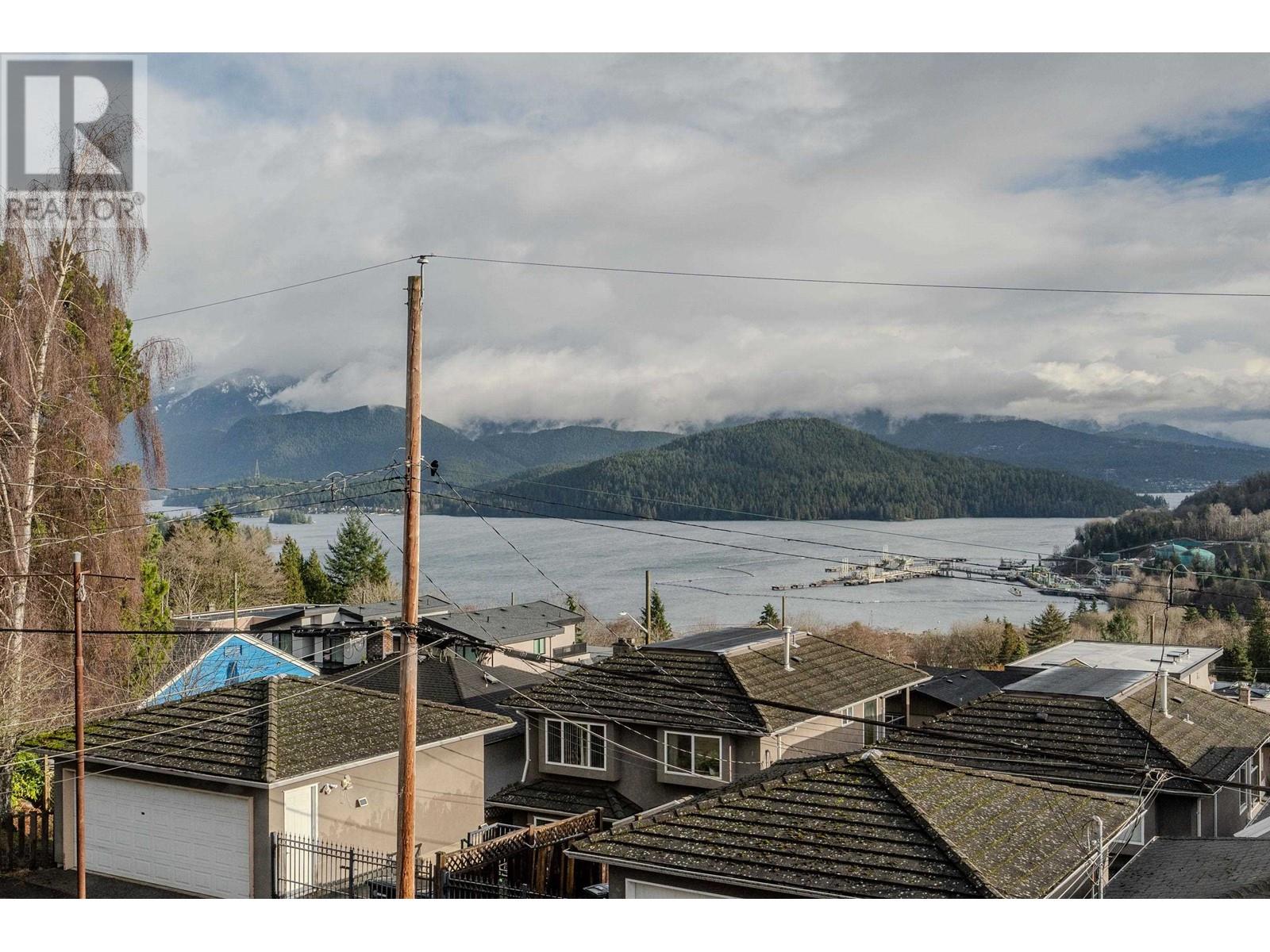 104 N Holdom Avenue, Burnaby, British Columbia  V5B 1K3 - Photo 17 - R2842369