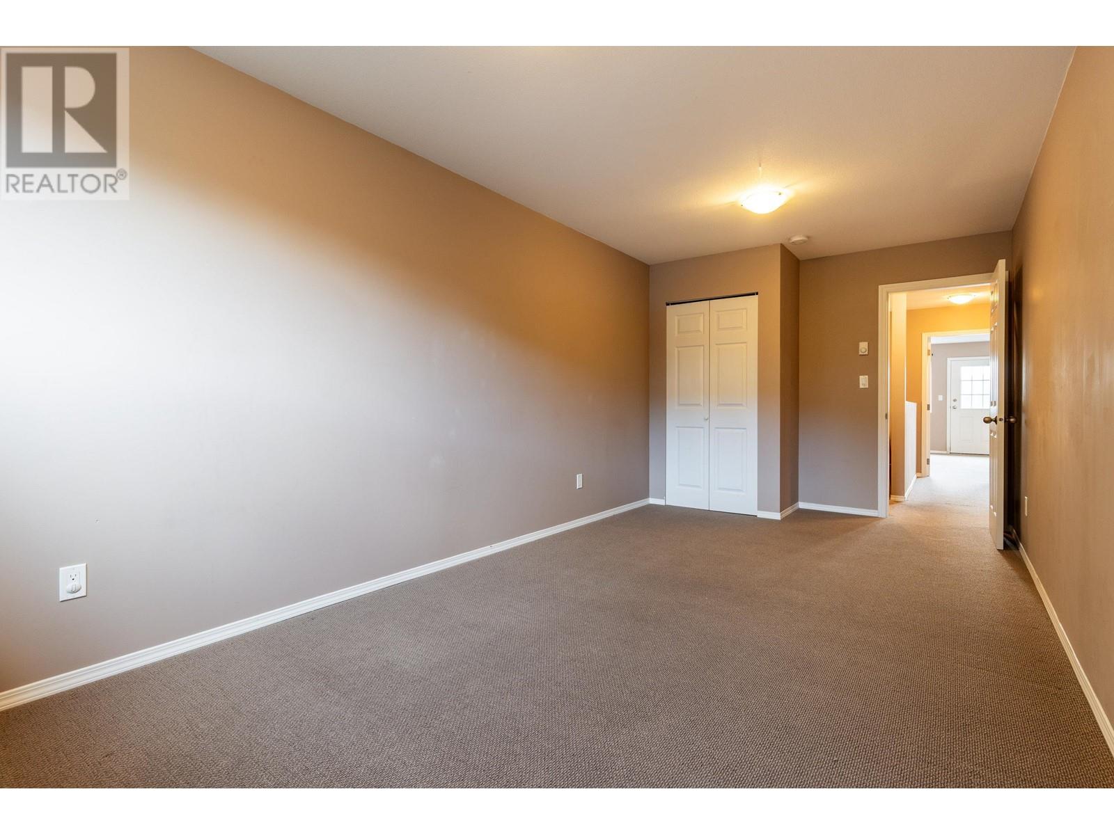 104 N Holdom Avenue, Burnaby, British Columbia  V5B 1K3 - Photo 11 - R2842369