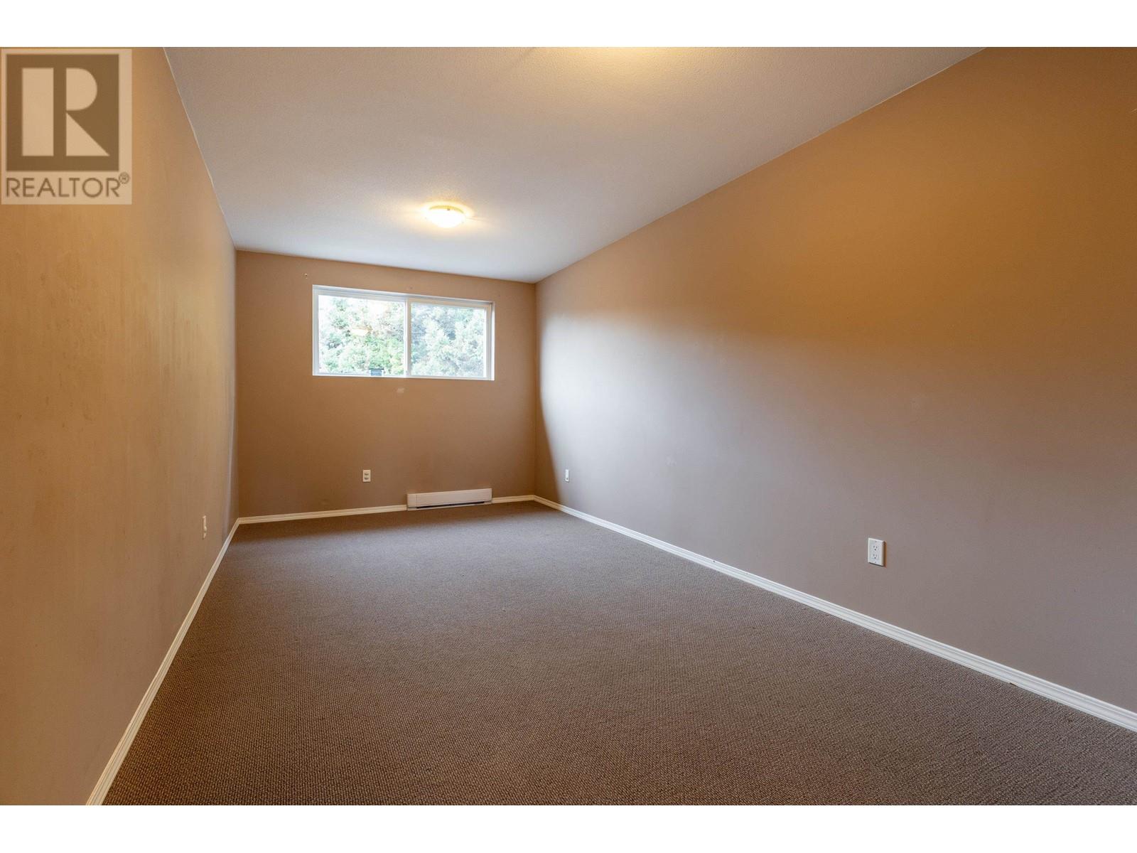 104 N Holdom Avenue, Burnaby, British Columbia  V5B 1K3 - Photo 10 - R2842369