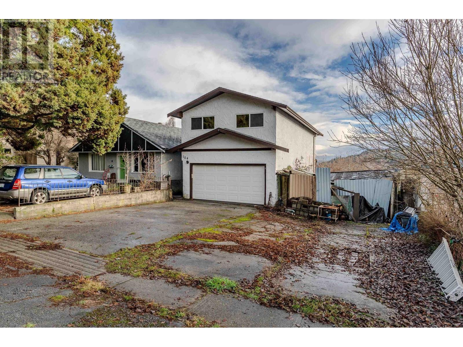 104 N Holdom Avenue, Burnaby, British Columbia  V5B 1K3 - Photo 1 - R2842369