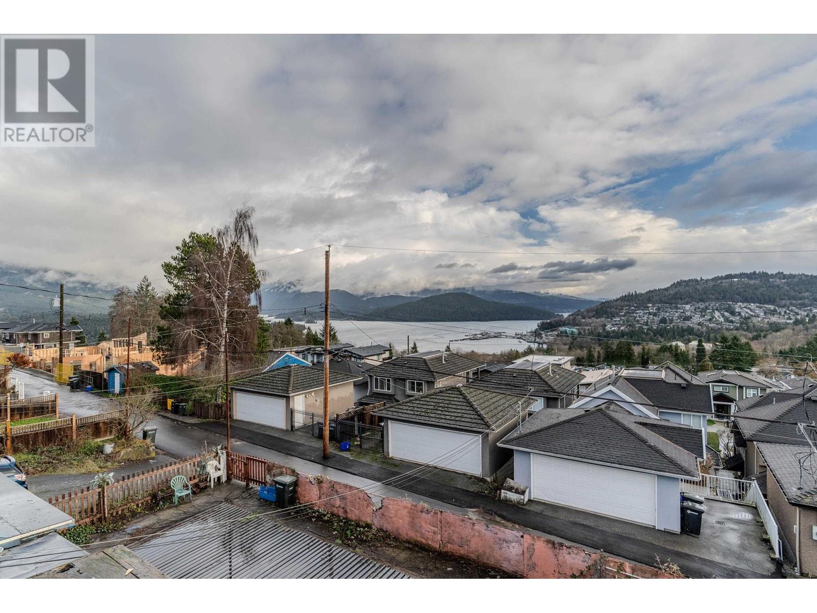104 N Holdom Avenue, Burnaby, British Columbia  V5B 1K3 - Photo 14 - R2842369