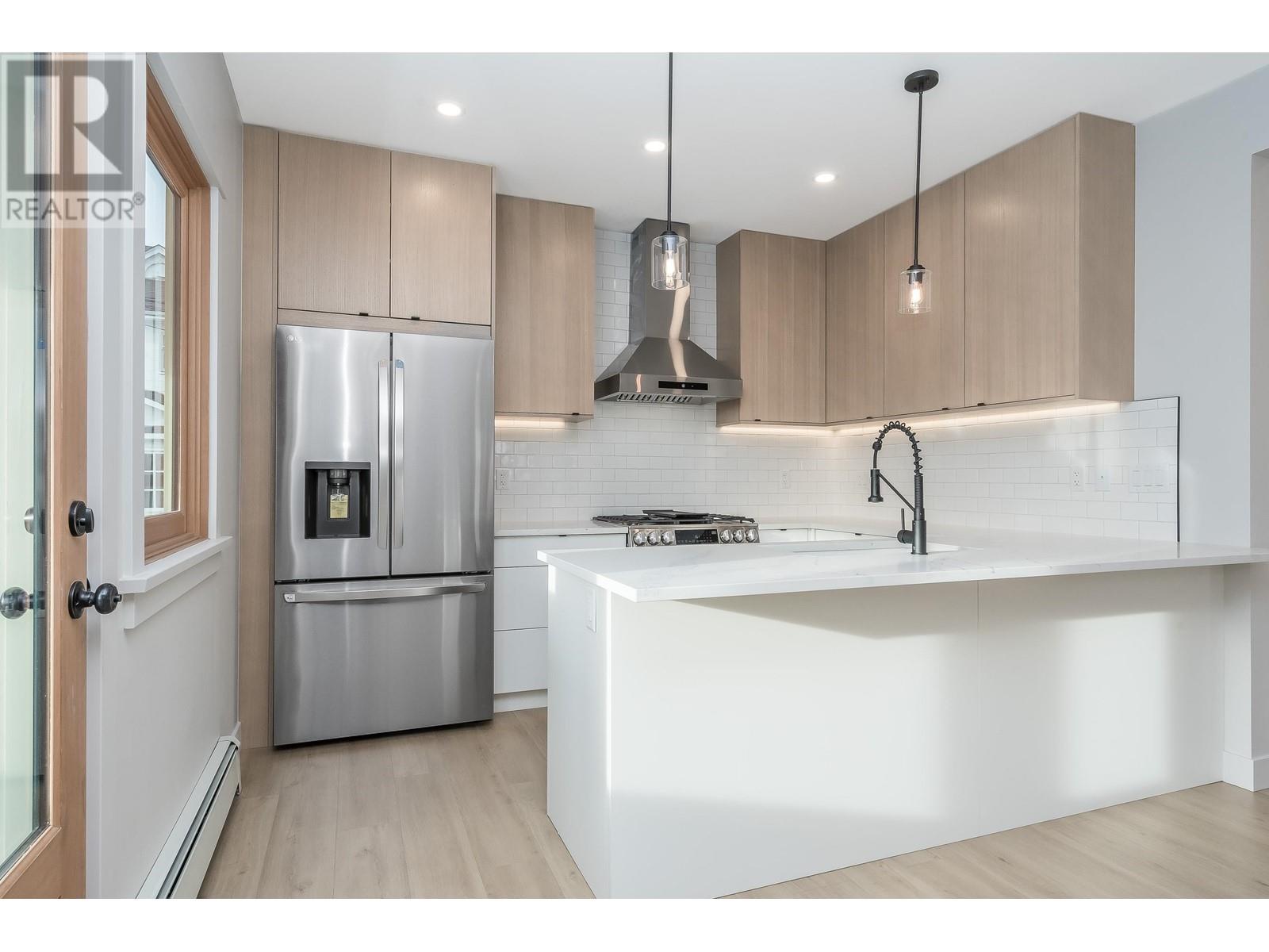 221 Townsend Place, New Westminster, British Columbia  V3L 1L4 - Photo 1 - R2842549