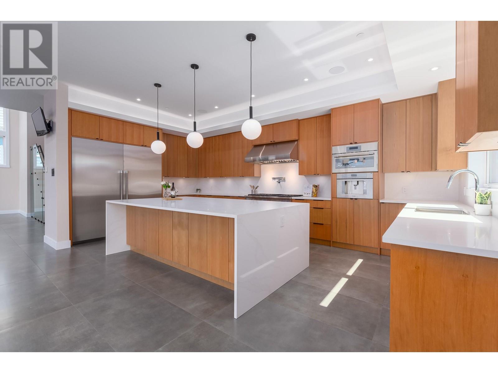 40868 The Crescent, Squamish, British Columbia  V8B 0R9 - Photo 1 - R2842606