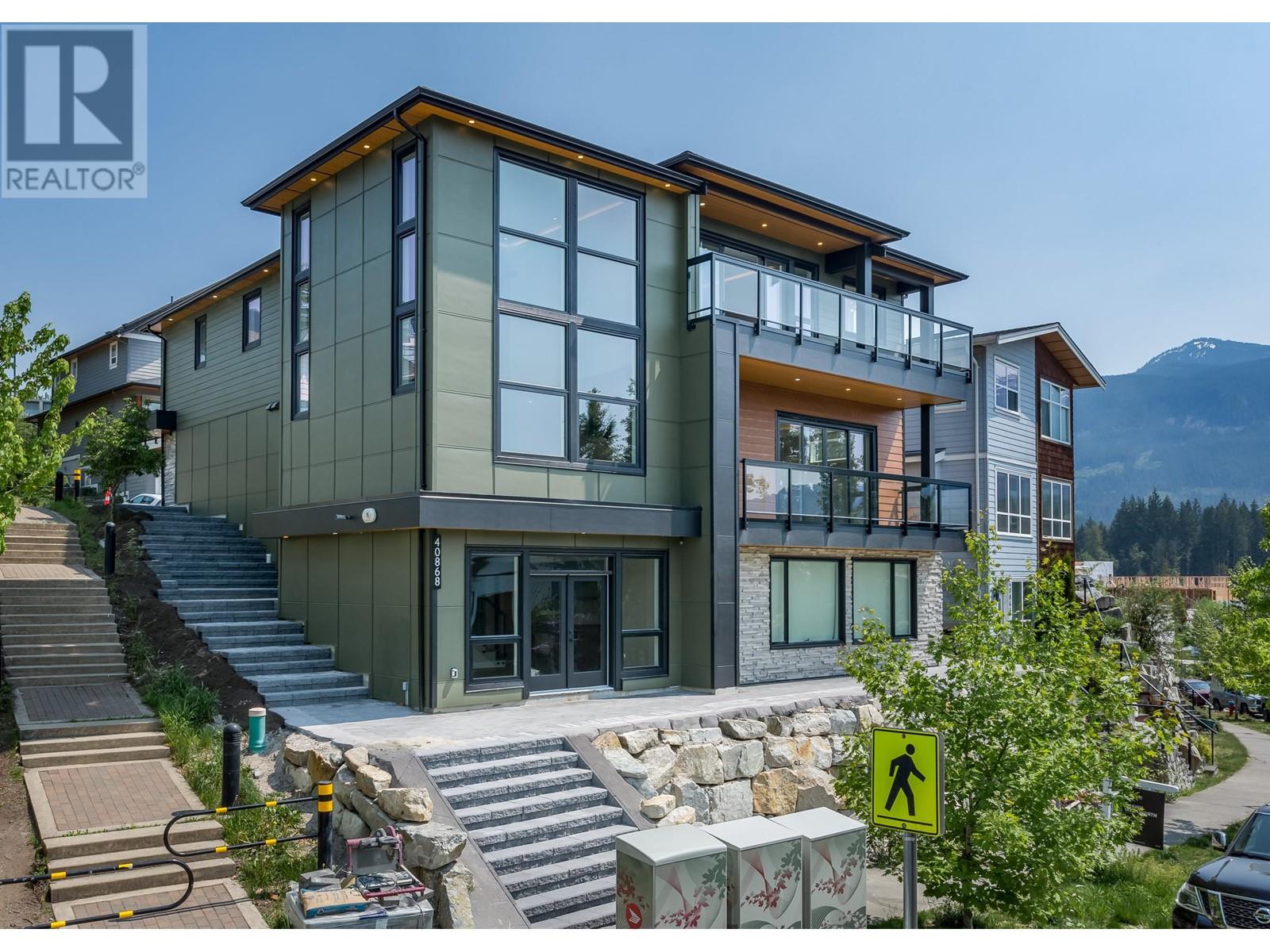 40868 The Crescent, Squamish, British Columbia  V8B 0R9 - Photo 2 - R2842606