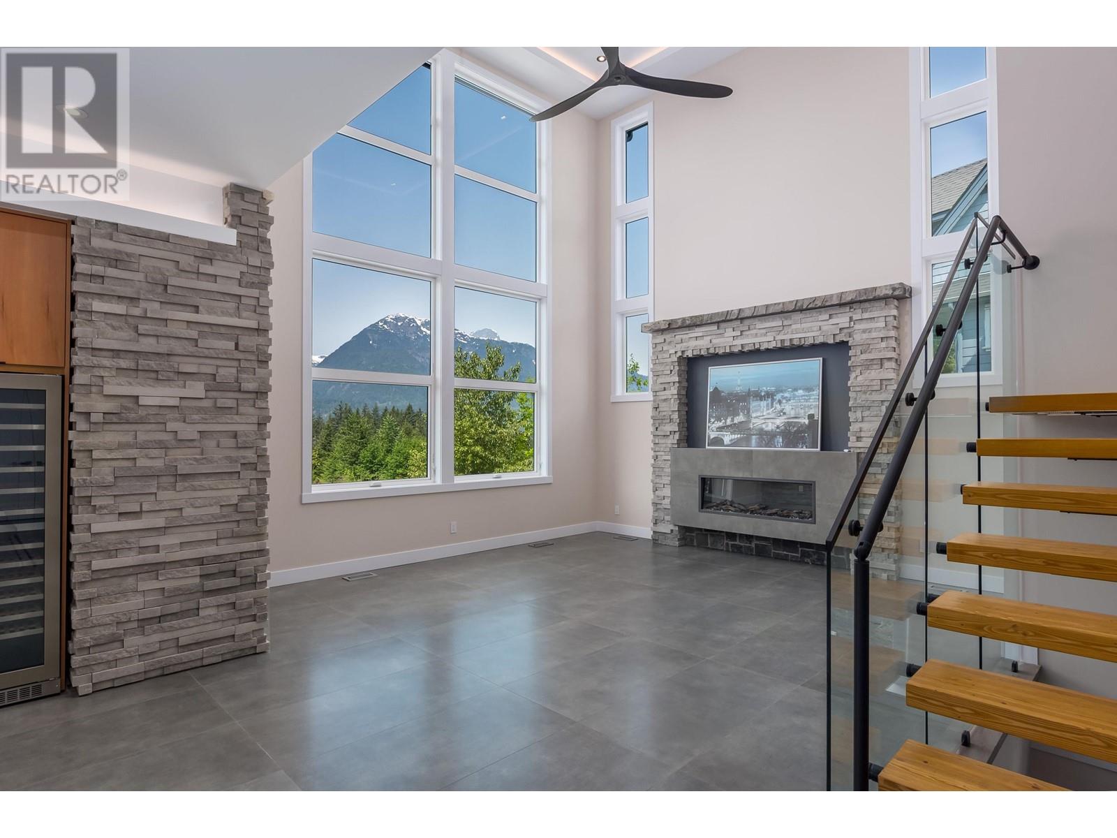 40868 The Crescent, Squamish, British Columbia  V8B 0R9 - Photo 5 - R2842606