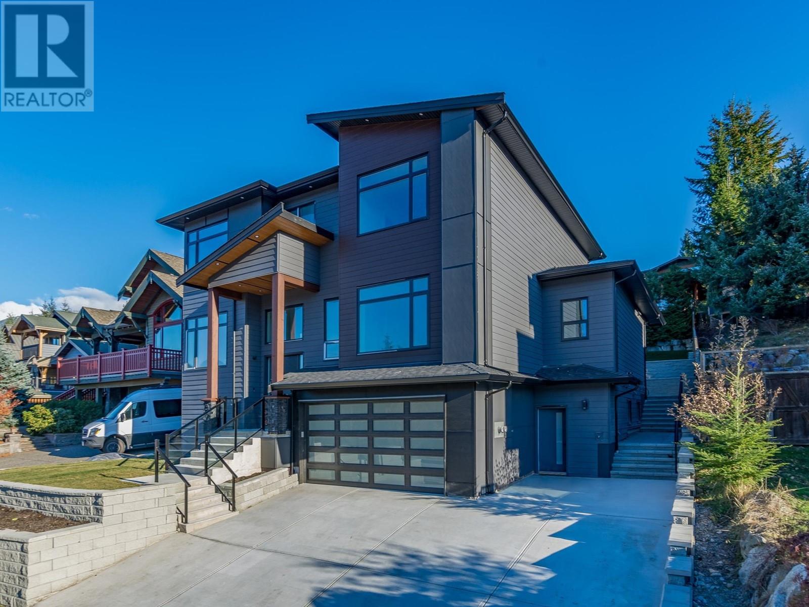 1066 Jay Crescent, Squamish, British Columbia  V8B 0P3 - Photo 3 - R2842626