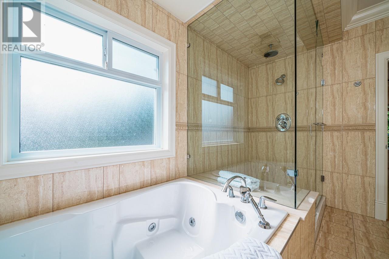 Listing Picture 21 of 33 : 6391 CLEMATIS DRIVE, Richmond / 烈治文 - 魯藝地產 Yvonne Lu Group - MLS Medallion Club Member