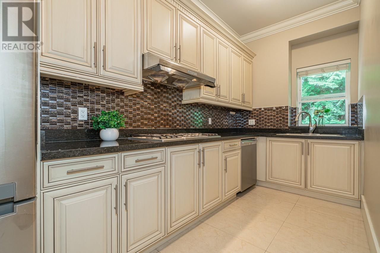 Listing Picture 15 of 33 : 6391 CLEMATIS DRIVE, Richmond / 烈治文 - 魯藝地產 Yvonne Lu Group - MLS Medallion Club Member