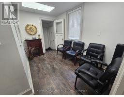 #1st Flr -327 Woolwich St, Guelph, Ca