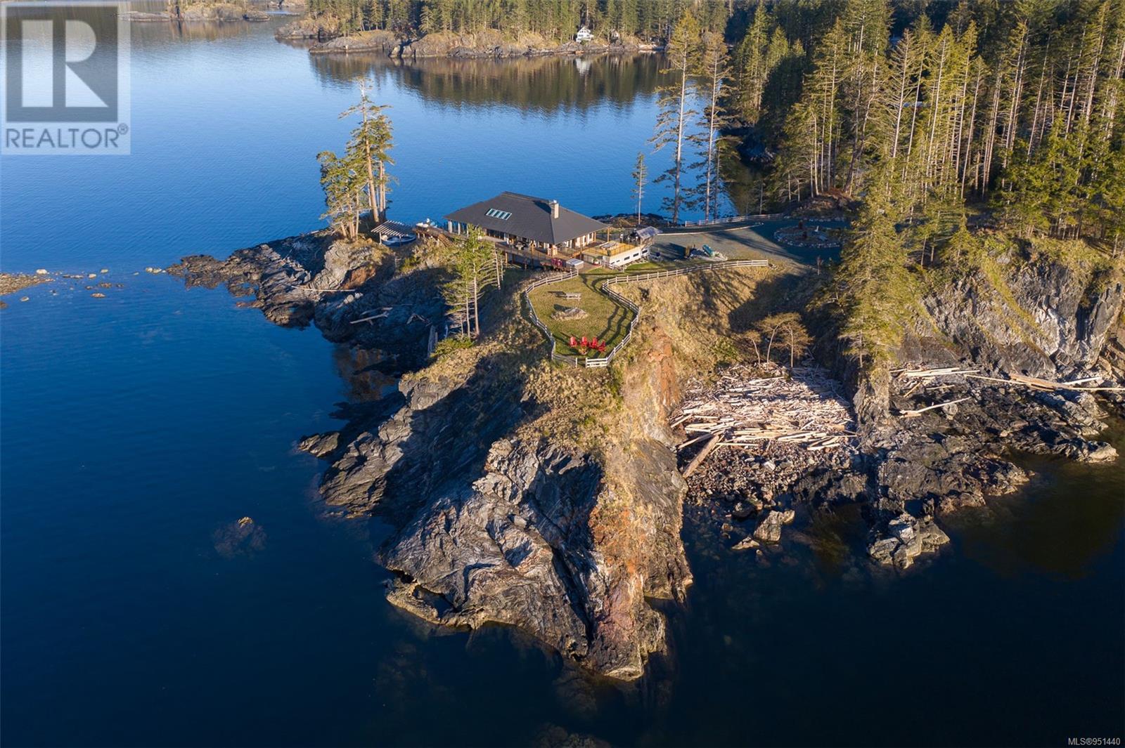 2011 Valdes Dr, Quadra Island, British Columbia  V0P 1H0 - Photo 1 - 951440