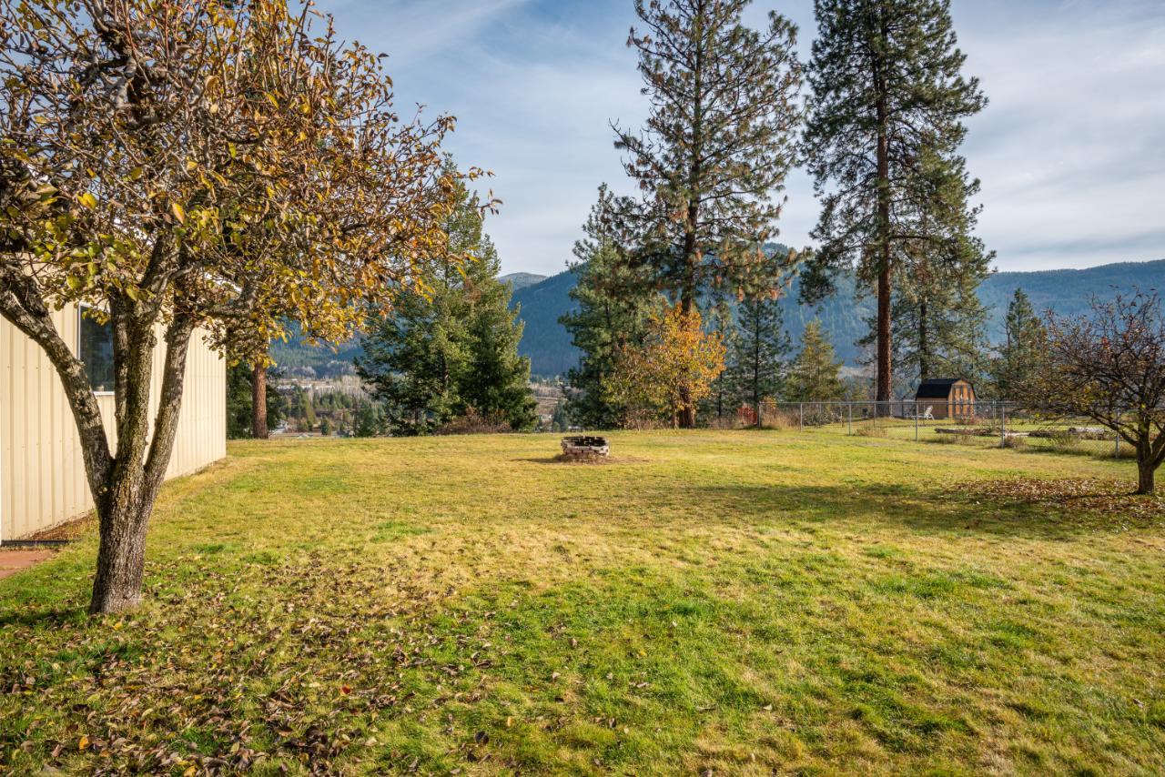 2517 5th Ave, Castlegar, British Columbia  V1N 2T6 - Photo 46 - 2474618