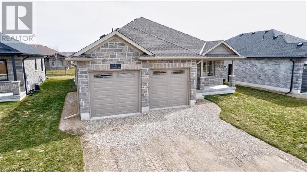 5 Winchester Crescent, Listowel, Ontario N4W 0J8 (26431219) Coldwell