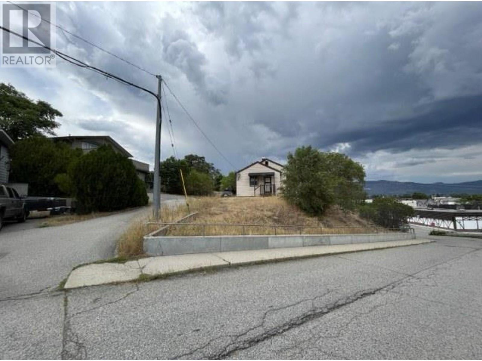 10504 Hunt Street, summerland, British Columbia