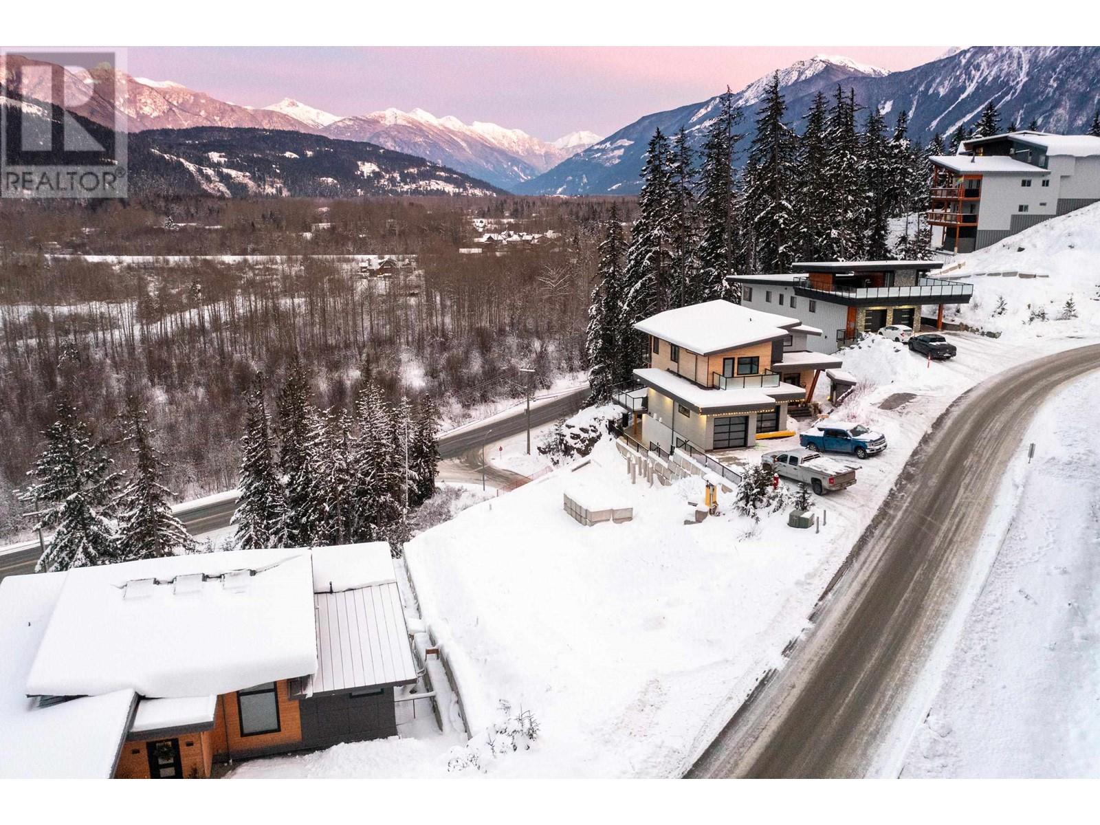 1303 Eagle Drive, Pemberton, British Columbia  V0N 2L0 - Photo 8 - R2843043