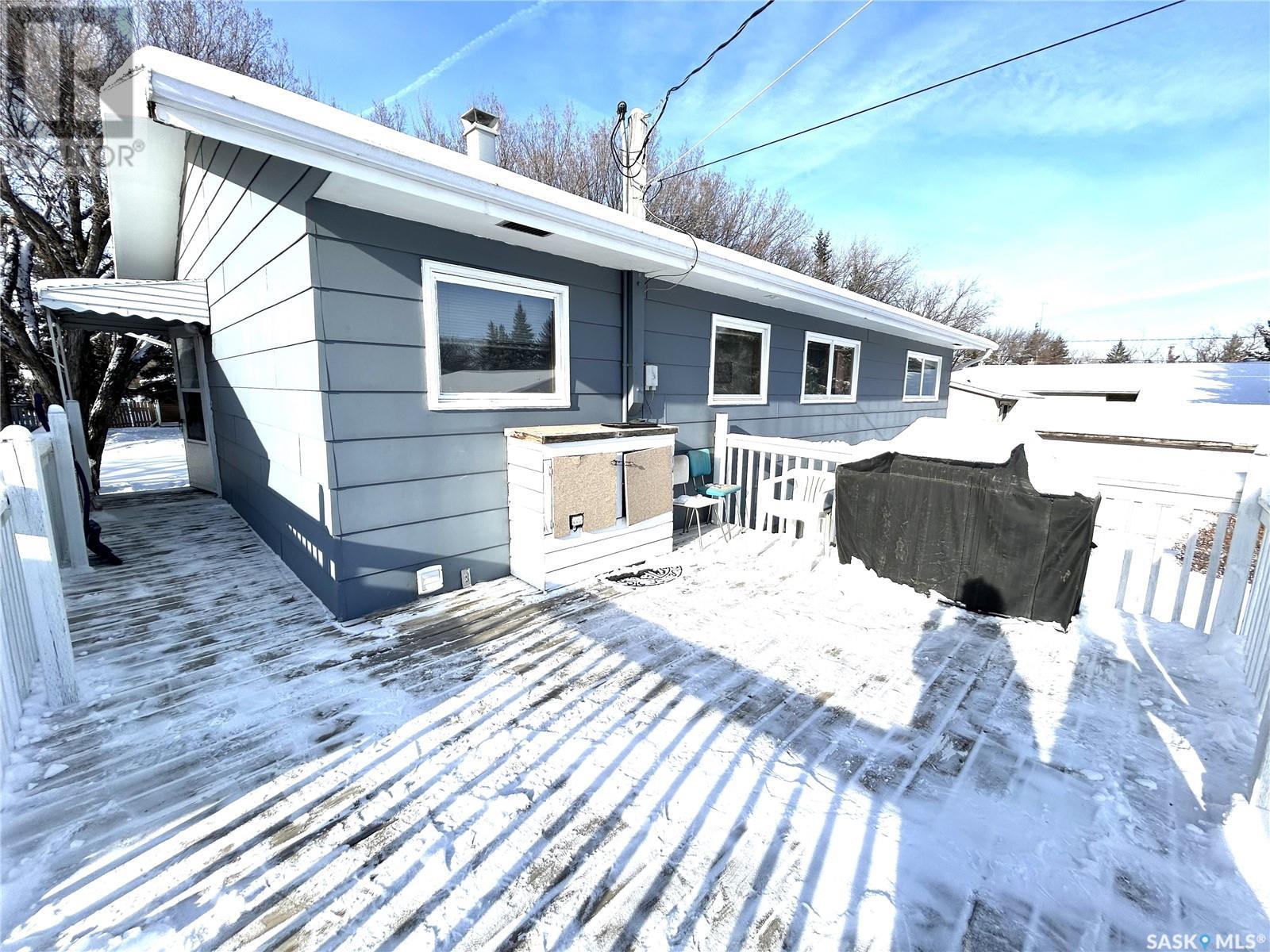 516 Maple Street, Maple Creek, Saskatchewan  S0N 1N0 - Photo 3 - SK956431