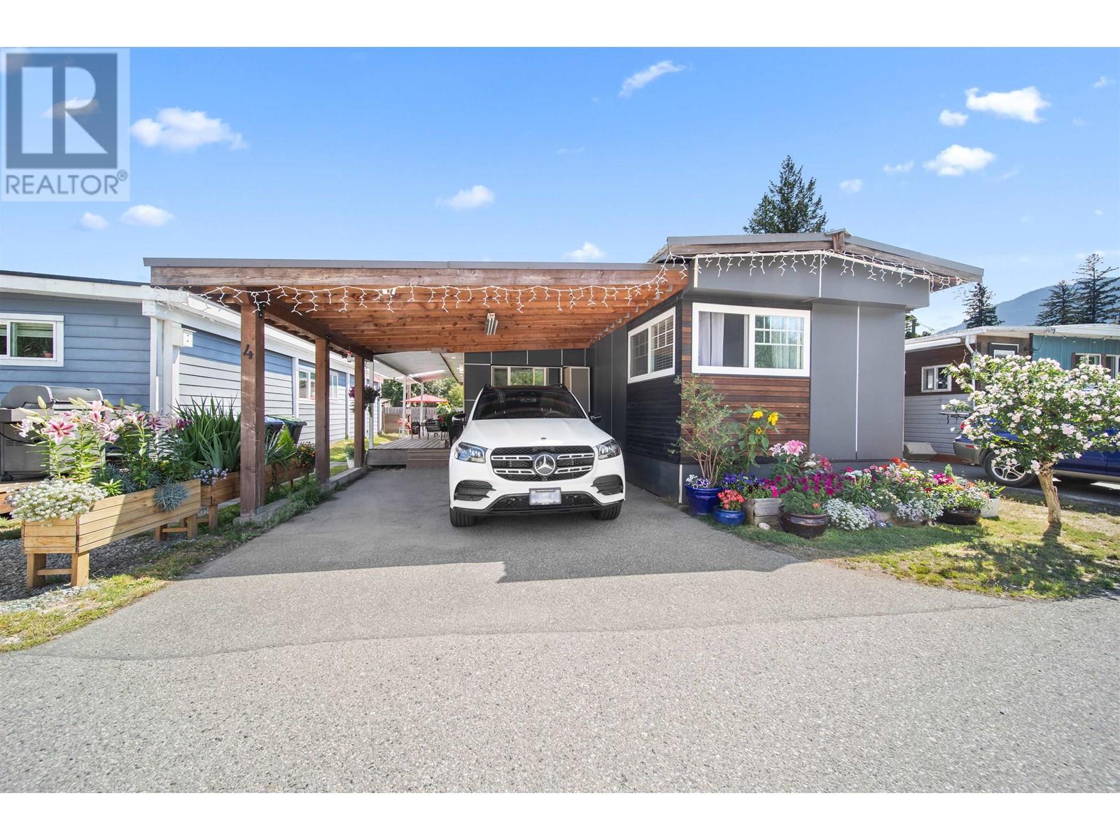 4 39768 Government Road, Squamish, British Columbia  V8B 0G3 - Photo 2 - R2843271