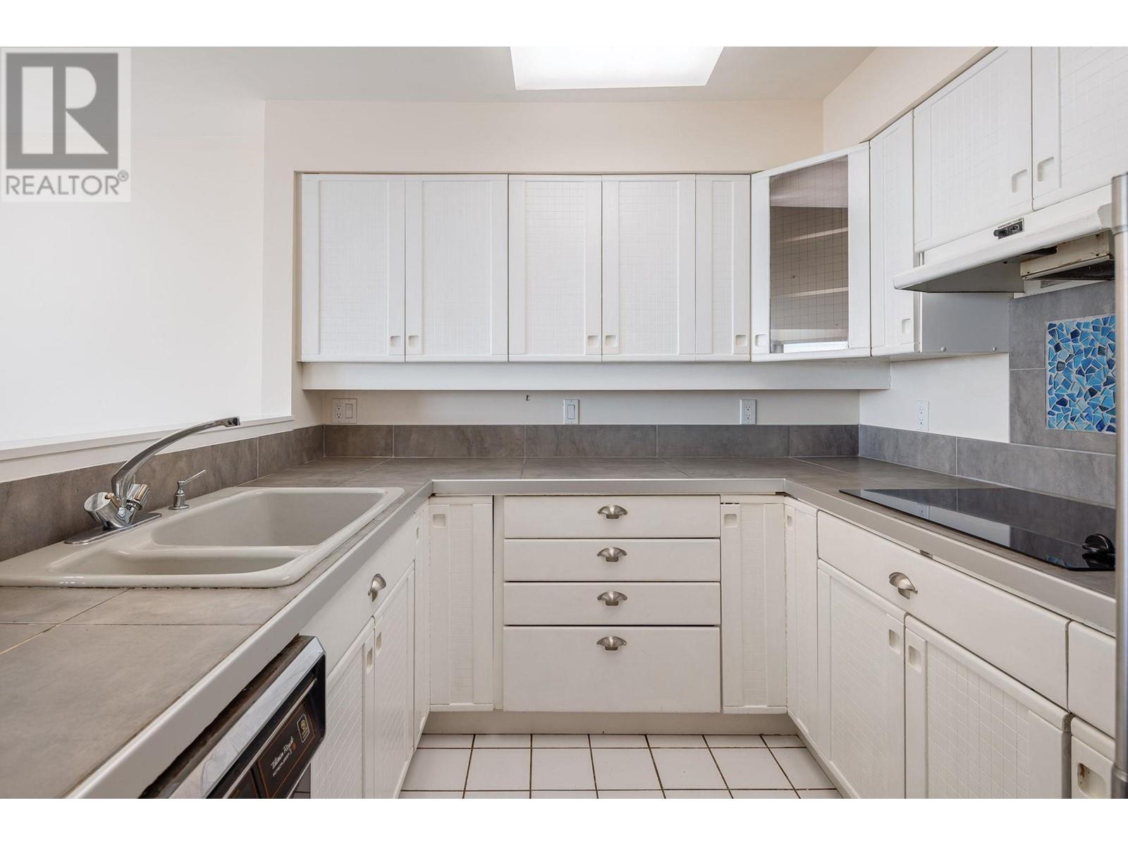 208 2433 Bellevue Avenue, West Vancouver, British Columbia  V7V 1E1 - Photo 10 - R2843432