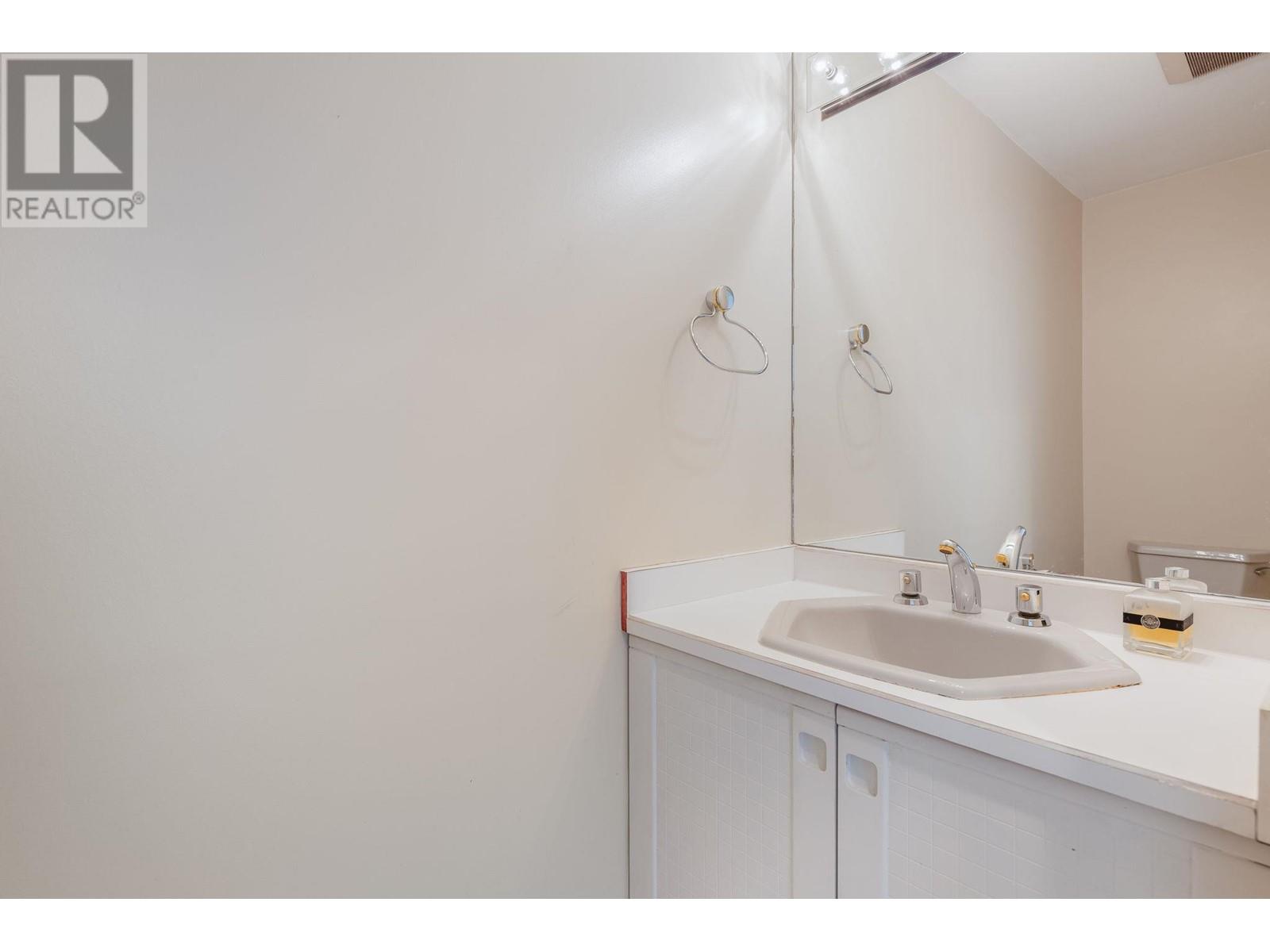 208 2433 Bellevue Avenue, West Vancouver, British Columbia  V7V 1E1 - Photo 11 - R2843432