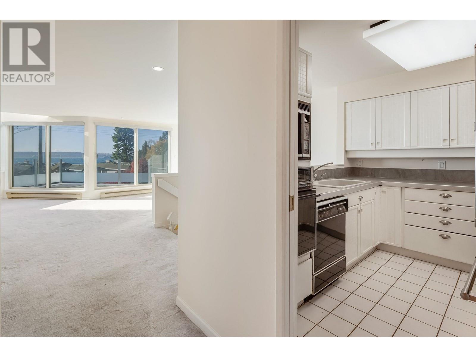 208 2433 Bellevue Avenue, West Vancouver, British Columbia  V7V 1E1 - Photo 9 - R2843432