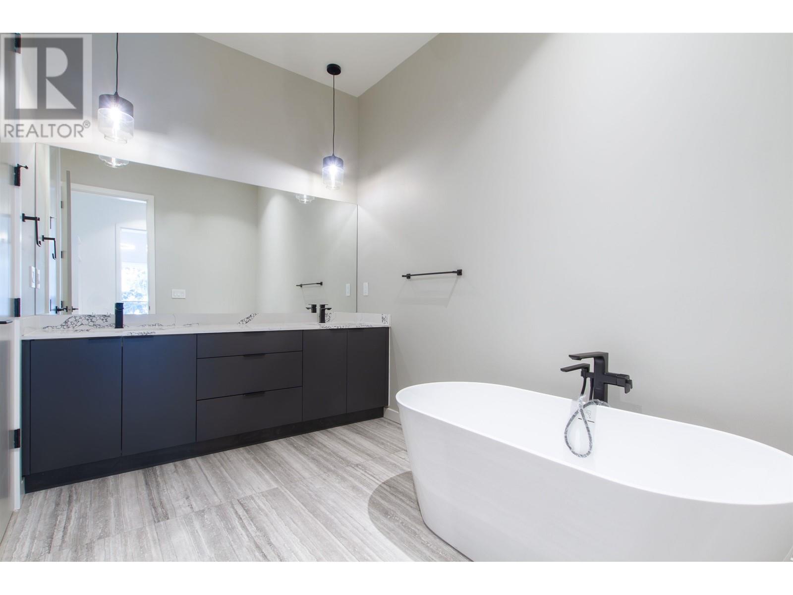 41727 Government Road, Squamish, British Columbia  V0N 1H0 - Photo 11 - R2843673