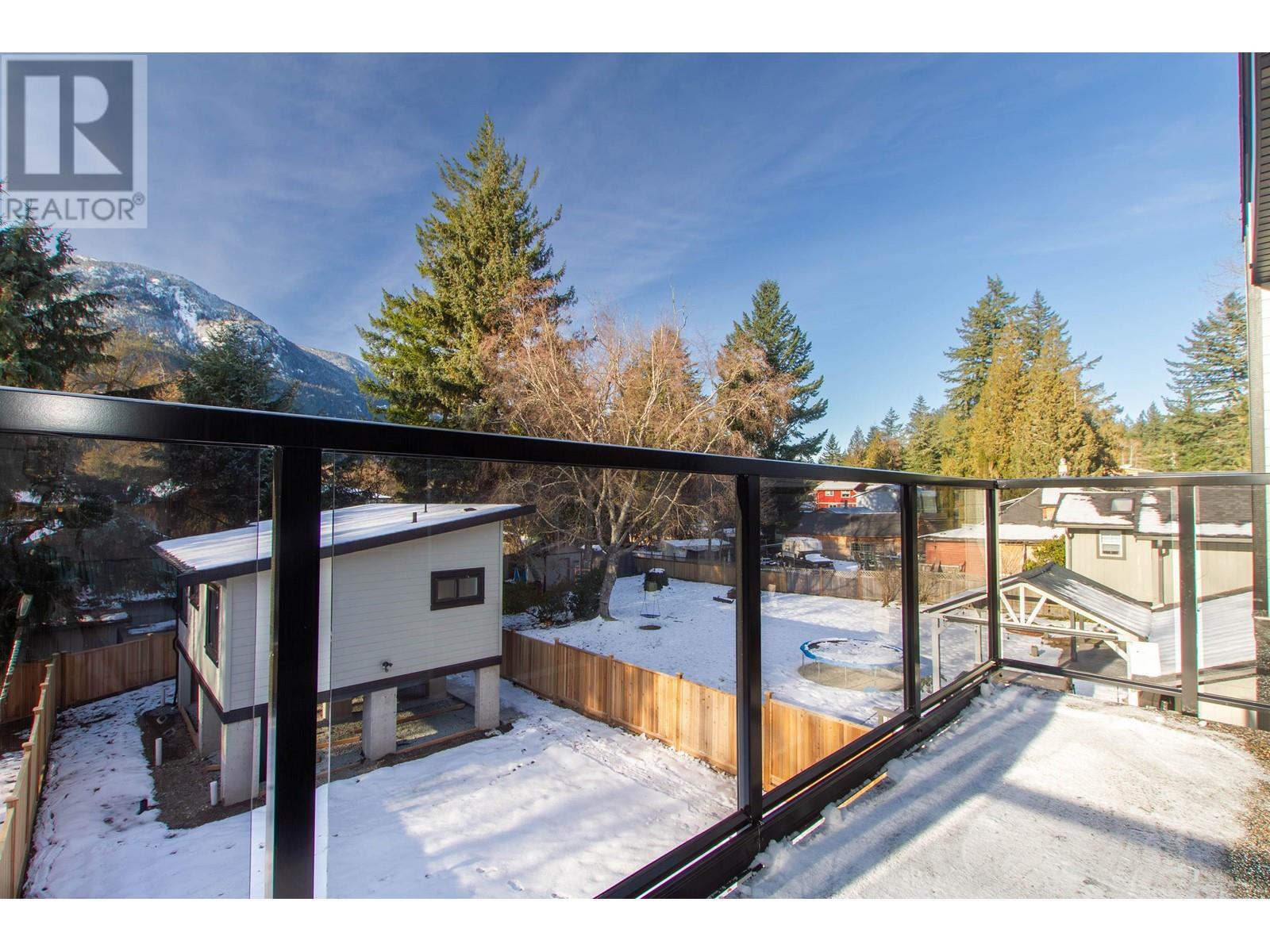 41727 Government Road, Squamish, British Columbia  V0N 1H0 - Photo 33 - R2843673