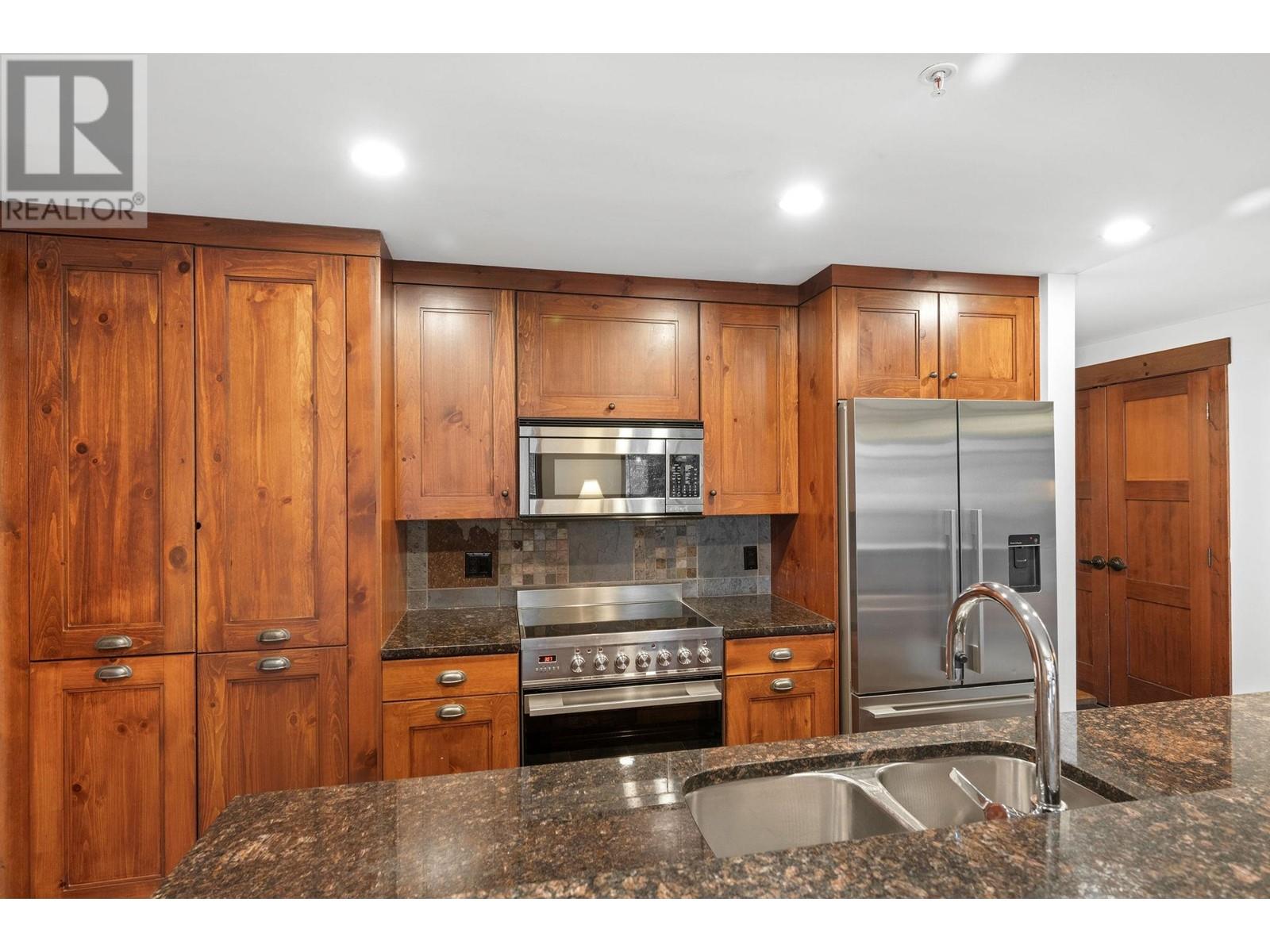 301 2202 Gondola Way, Whistler, British Columbia  V8E 0M7 - Photo 12 - R2843686