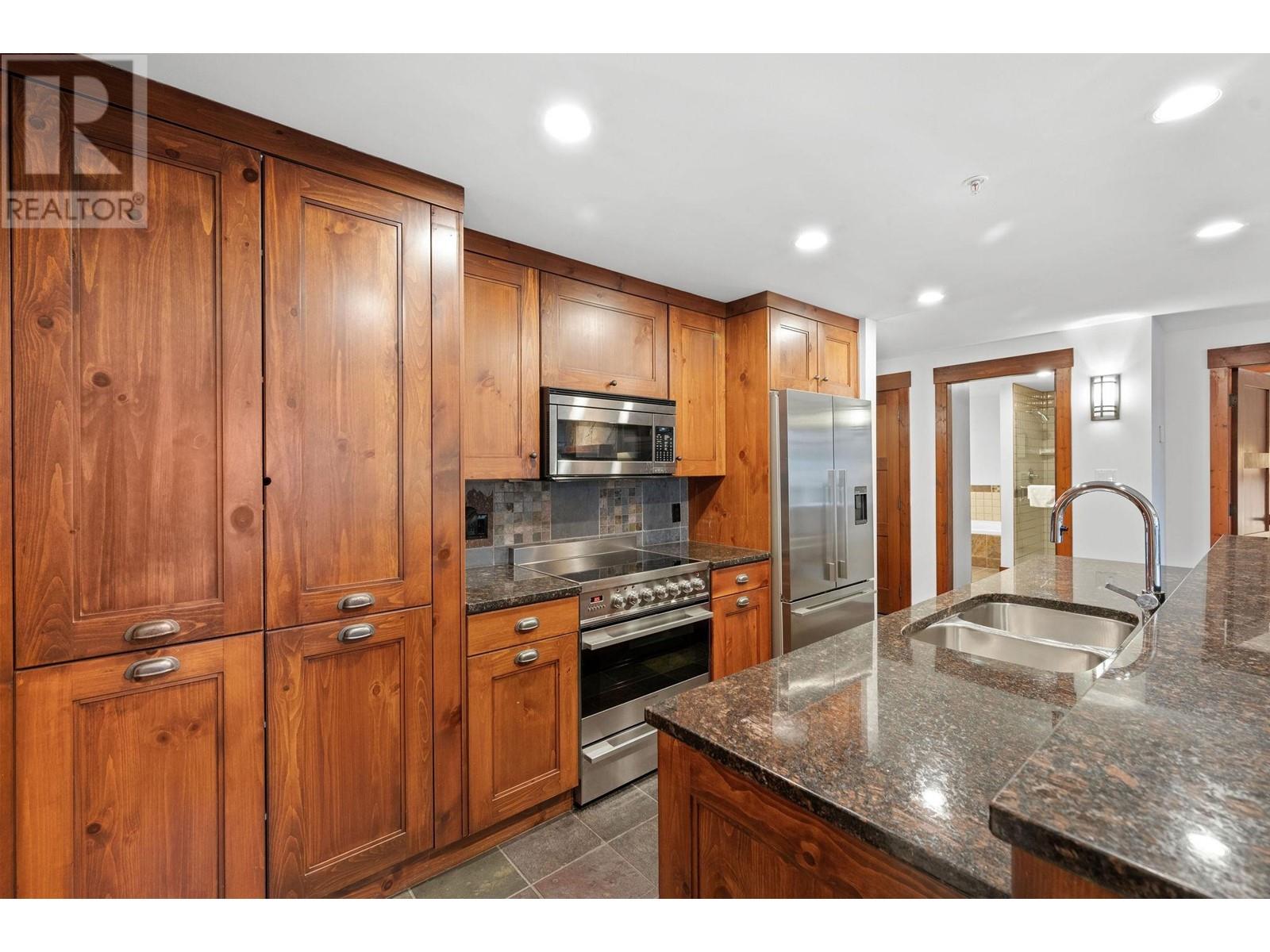 301 2202 Gondola Way, Whistler, British Columbia  V8E 0M7 - Photo 11 - R2843686