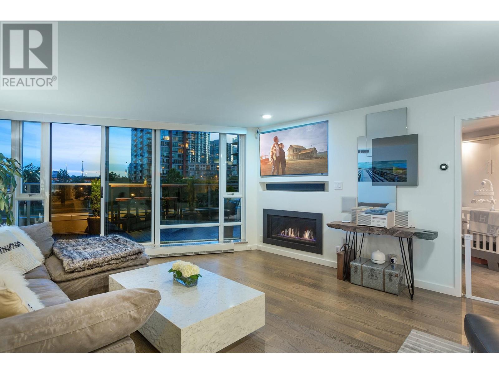 303 8 Smithe Mews, Vancouver, British Columbia  V6B 0A5 - Photo 10 - R2843781