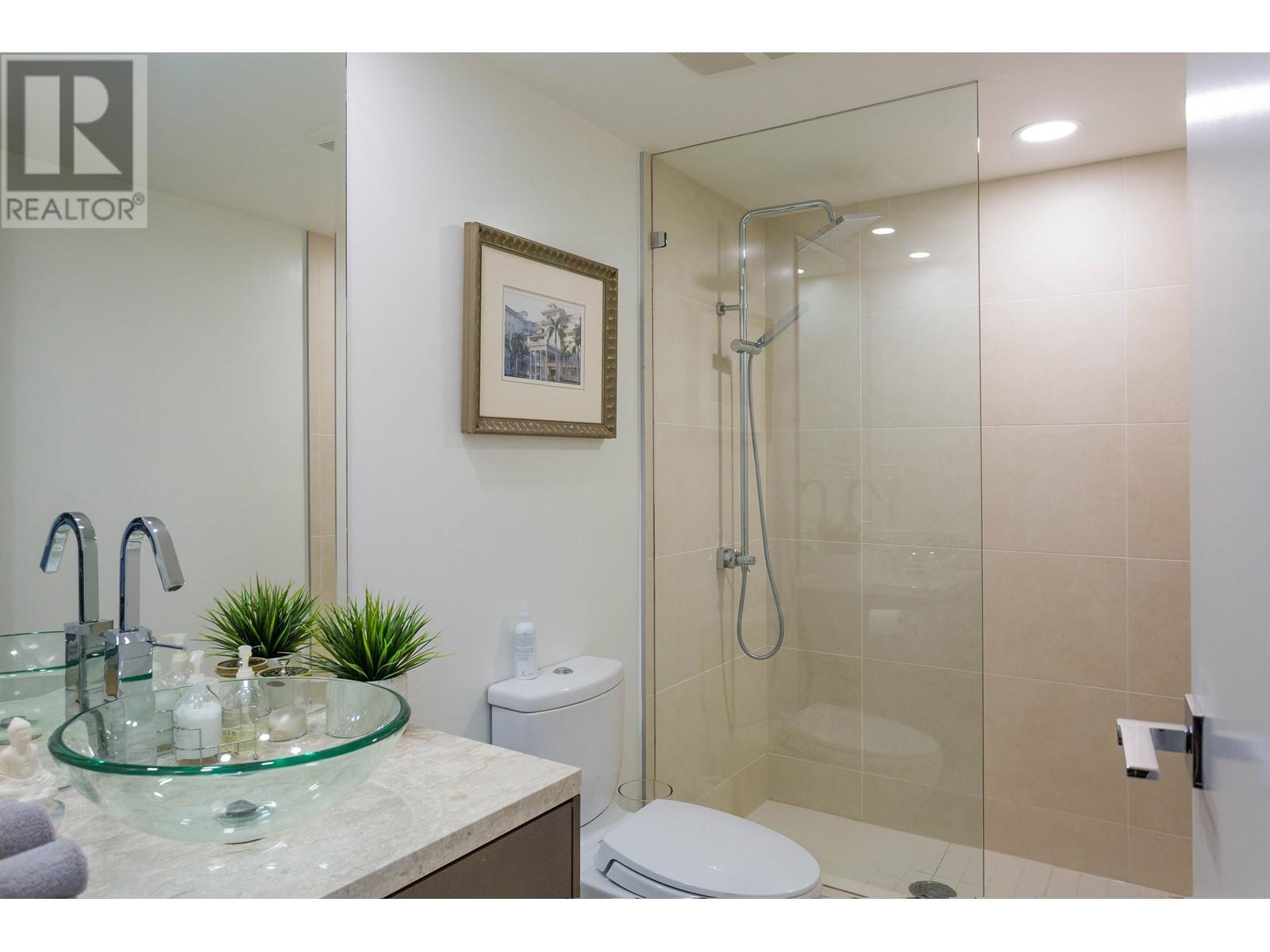303 8 Smithe Mews, Vancouver, British Columbia  V6B 0A5 - Photo 11 - R2843781