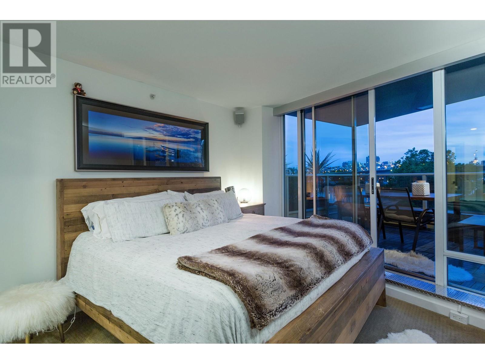 303 8 Smithe Mews, Vancouver, British Columbia  V6B 0A5 - Photo 12 - R2843781