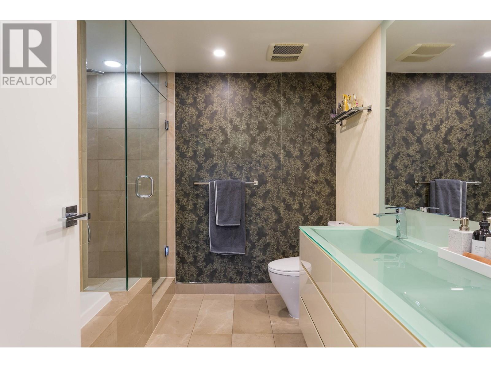 303 8 Smithe Mews, Vancouver, British Columbia  V6B 0A5 - Photo 14 - R2843781