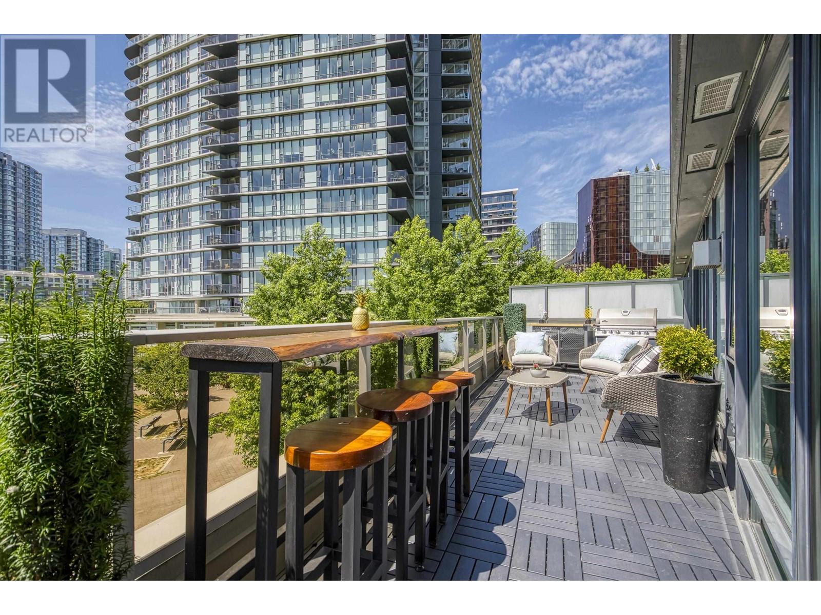 303 8 Smithe Mews, Vancouver, British Columbia  V6B 0A5 - Photo 2 - R2843781