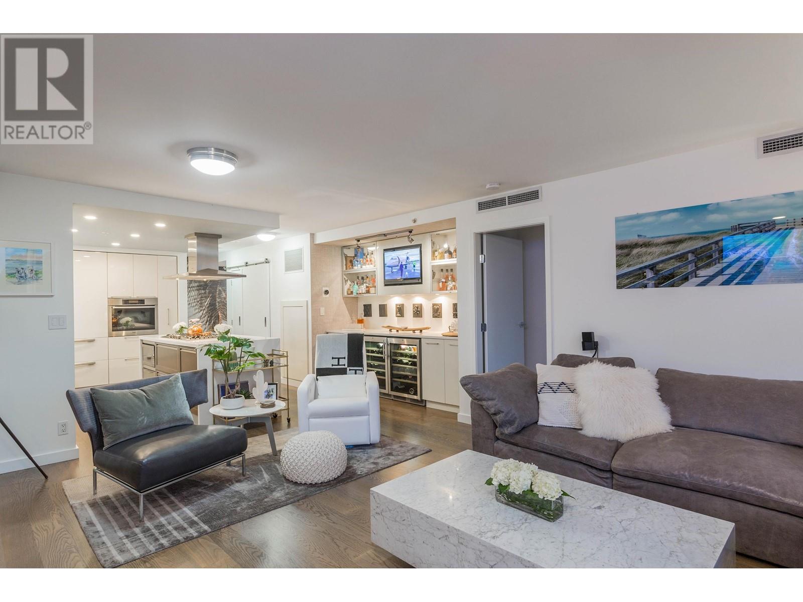 303 8 Smithe Mews, Vancouver, British Columbia  V6B 0A5 - Photo 8 - R2843781