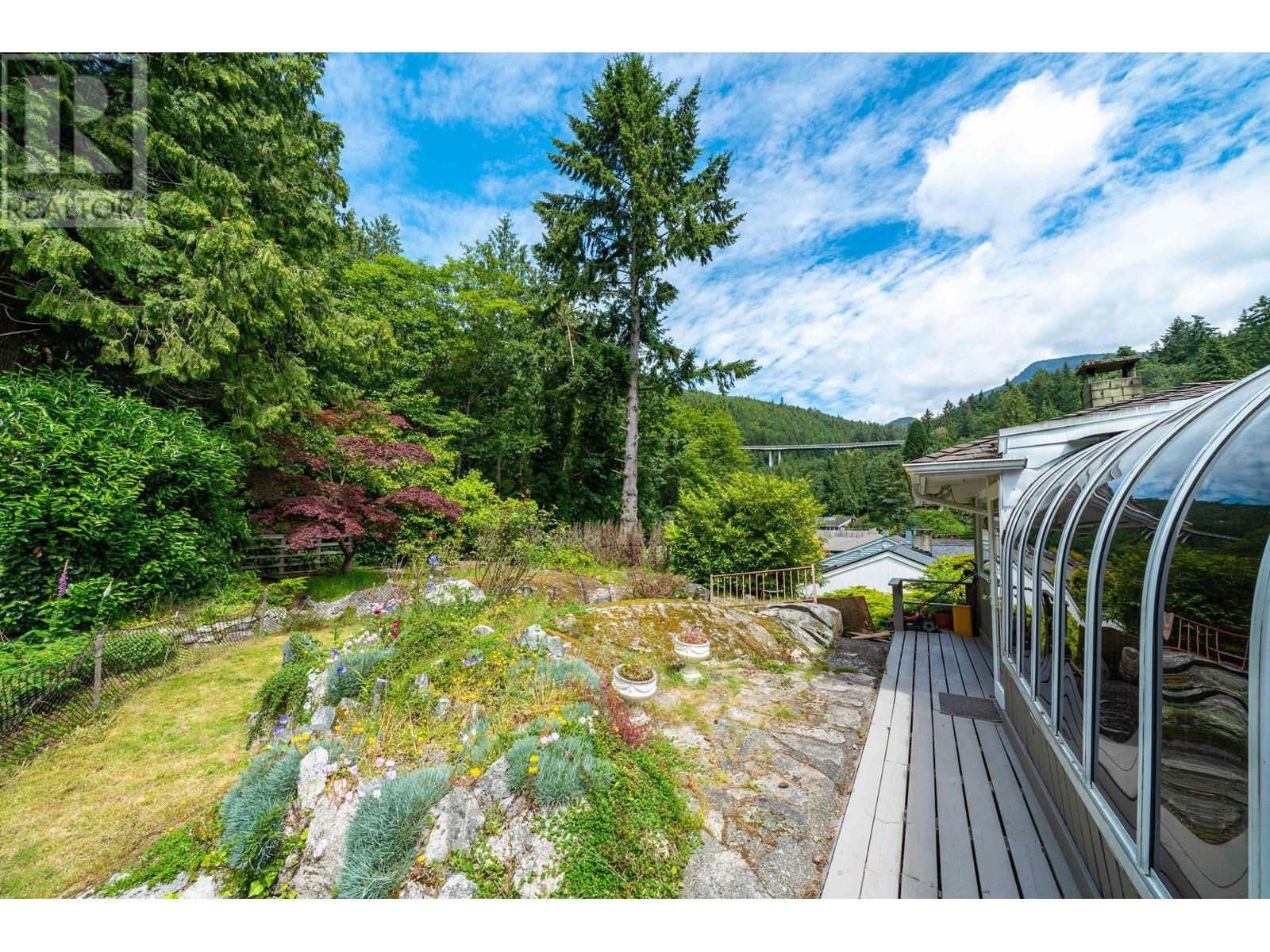 5725 Cranley Drive, West Vancouver, British Columbia  V7W 1S7 - Photo 6 - R2843825