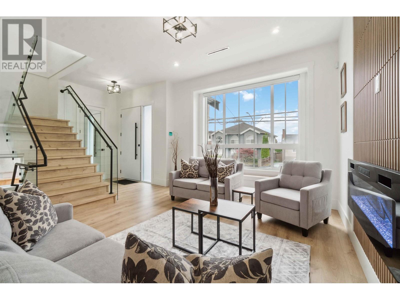 8155 12th Avenue, Burnaby, British Columbia  V3N 2L3 - Photo 6 - R2843896
