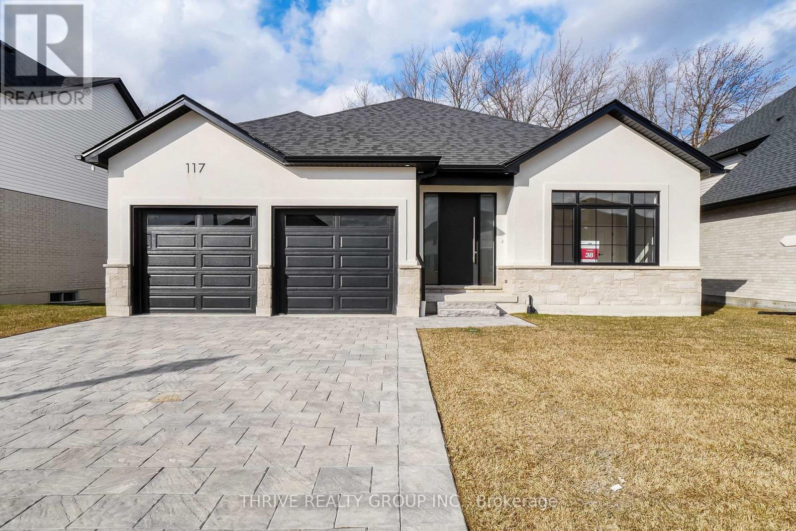 117 Aspen Circ, Thames Centre, Ontario  N0M 2A4 - Photo 2 - X8020074