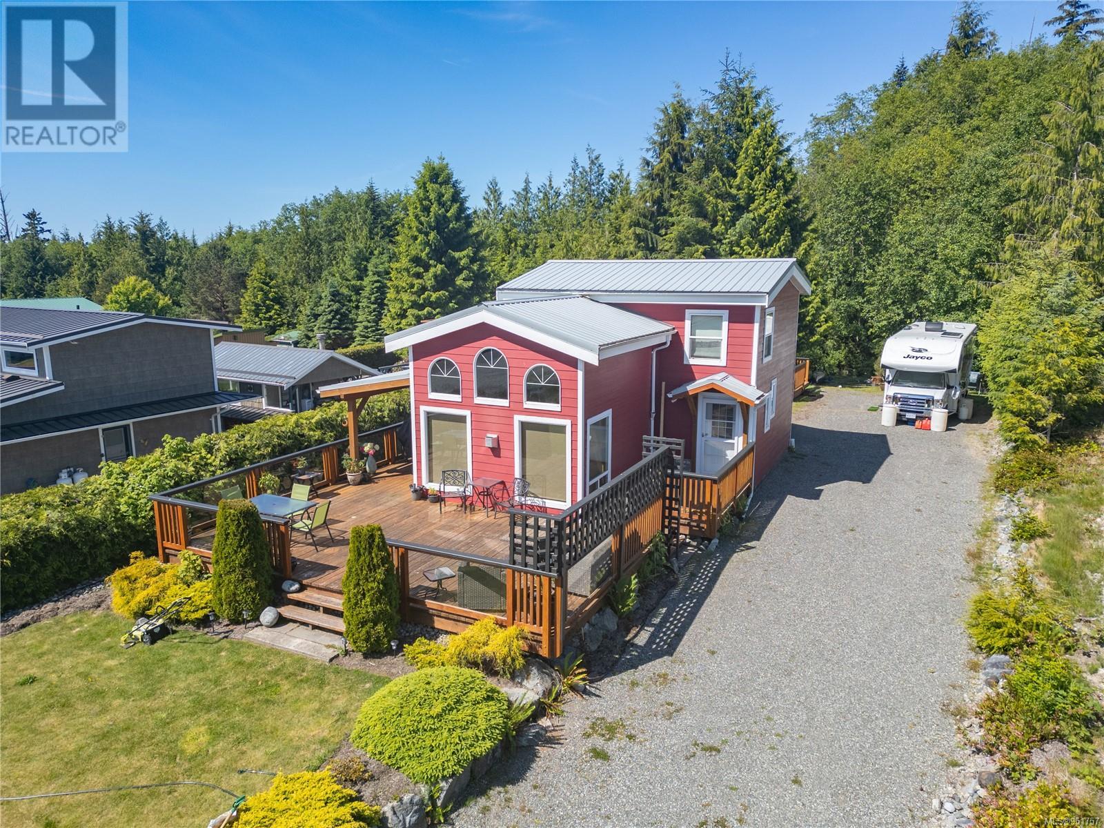 1045 Seventh Ave, Ucluelet, British Columbia  V0R 3A0 - Photo 1 - 951757